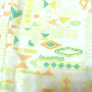 Lularoe Kid’s Legging Shapes Arrows L/XL